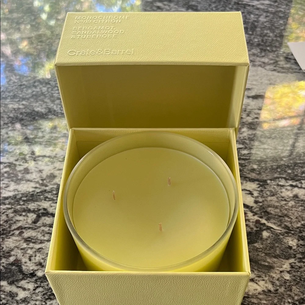 NIB Crate&Barrel Triple Scent Yellow Candle in Glass - Picture 1 of 6